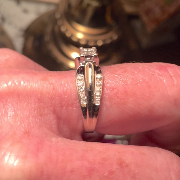 Diamond Ring - Picture 7 of 7